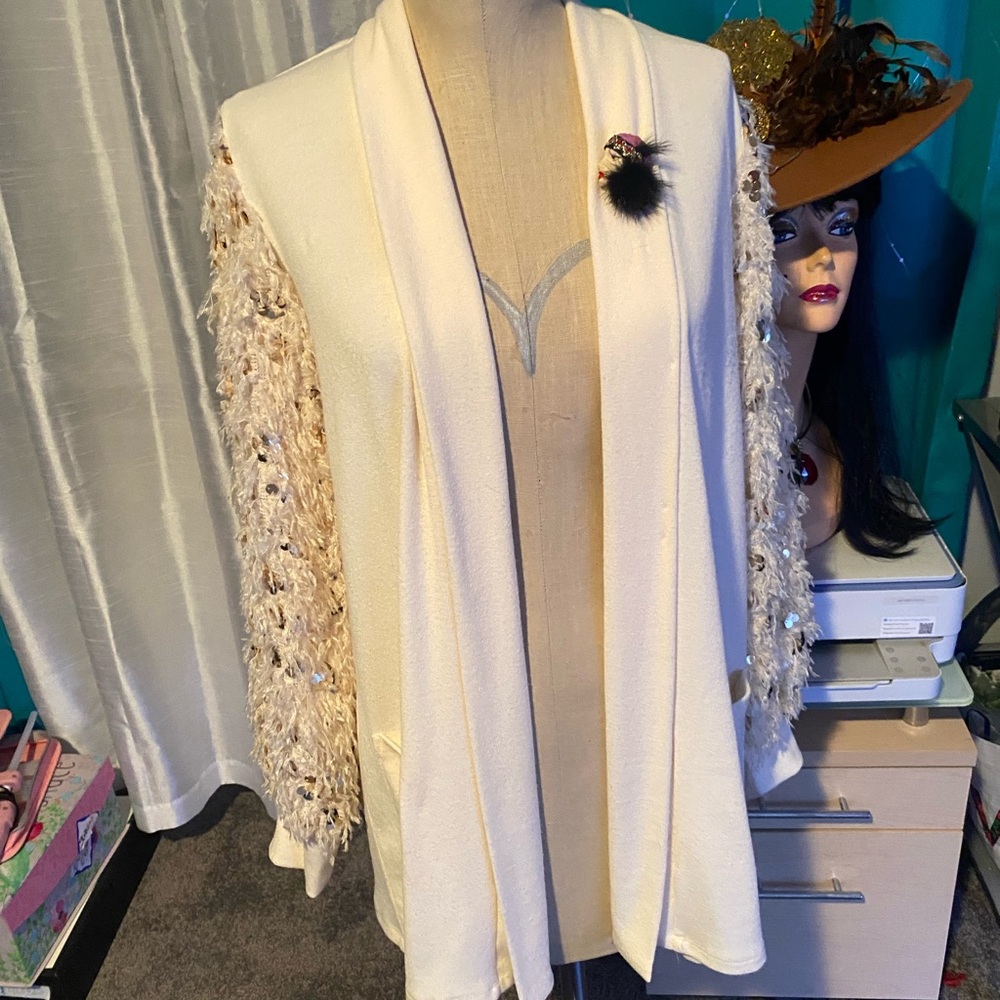 Colleen Lopez, fun jacket, fuzzy sleeves with sequins size L…holiday party🎄